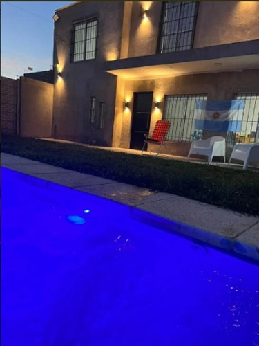 Imagen 2 de 10 de Hermosa Casa Quinta En Escobar, 4 Ambientes Con Pileta