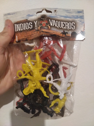 Set De Soldaditos De Plástico Indios Y Vaqueros 