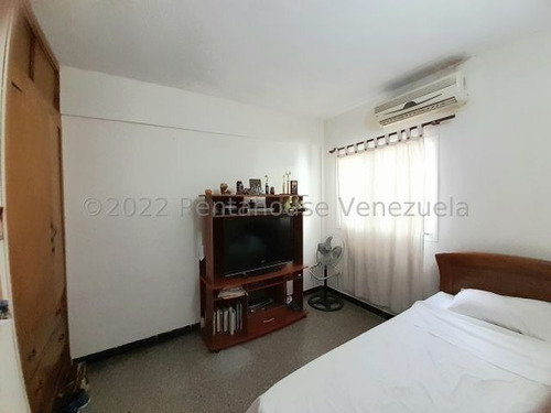 Imagen 20 de 30 de * Casas En Venta * En Avenida Libertador Barquisimeto , Lara Codigo # 23-6028 Mas Informacion :: 412 - 1498654 , Katty Vasquez Rentahouse Co.