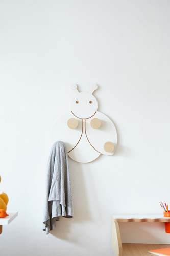 Perchero De Pared Vaquita De San Antonio Escandinavo Nordico