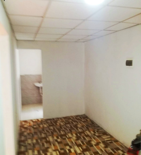 Imagen 12 de 14 de Remato Acogedora Casa Cerca C. Comercial Y Estación Metro