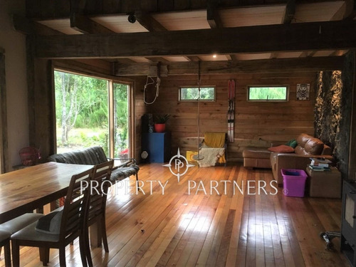 Excelente Casa En Pucón, Con Vistas Al Volcán Villarrica Y C