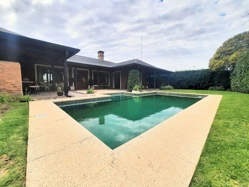 Venta Casa 4 Ambientes La Concepción Con Pileta