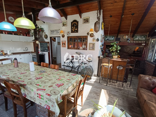 Preciosa Casa Muy Cerca De La Playa, En Inmejorable Estado.