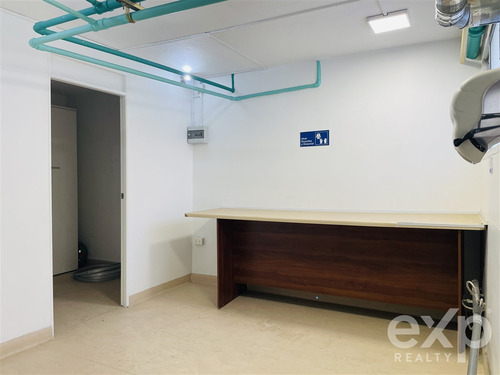 Oficinas / Centro Médico En Arriendo Las Lilas