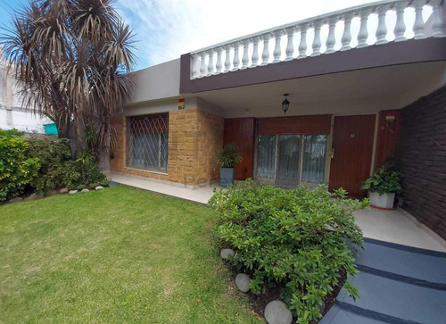 Uruguay 2729 Entre Juan B. Justo Y Gral Acha - Casa En Venta - Quilmes