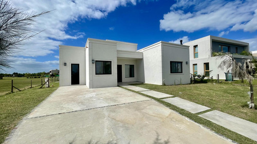 Casa En Naudir Aguas Privadas En Venta - 200 M2 - A Estrenar