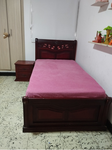 Cama Sencilla Con Mesa De Noche  Y Colchoneta Gruesa (usada)