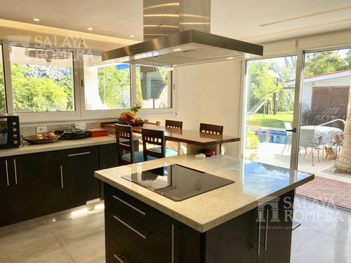 Imagen 9 de 20 de Venta Casa En Playa Mansa, 4 Dormitorios, Piscina, Financiación