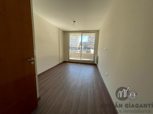 Excelente Departamento De Categoría A Metros De Bv Oroño 3 Dormitorios