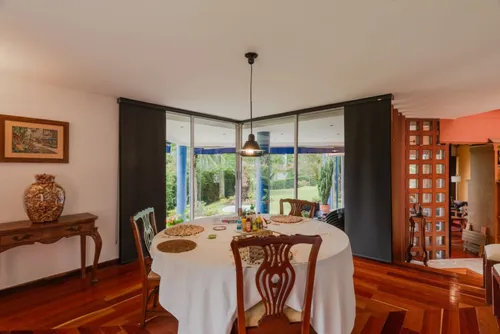 Casa En Venta En El Tesoro. Cod V11847
