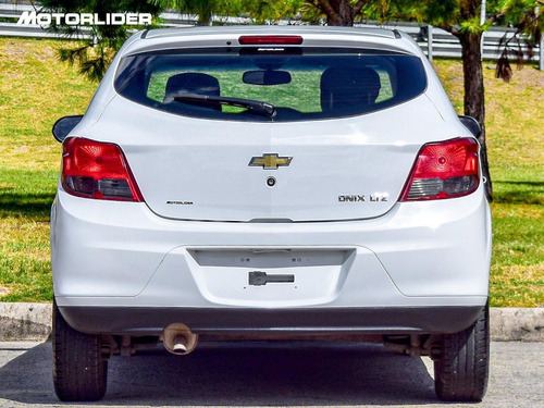 Imagen 4 de 25 de Chevrolet Onix Ltz 1.4 Extra Full | Permuta / Financia