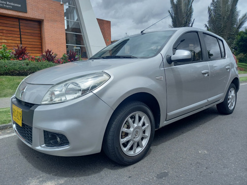 Renault Sandero 1.6 Dynamique 90 hp