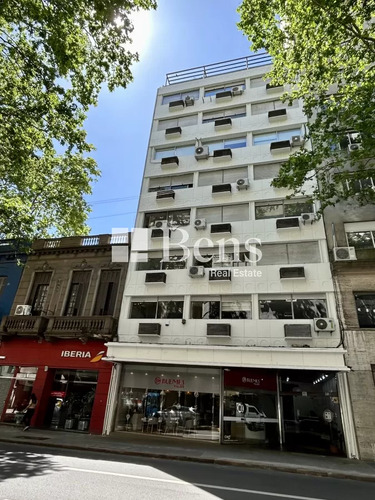 Alquiler - Oficina Impecable Estado - Centro - Montevideo