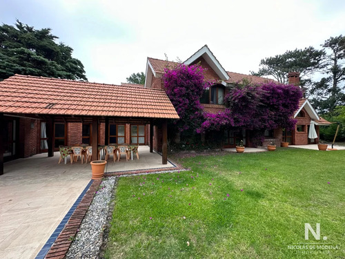 Propiedad Exclusiva Ubicada En Golf, Punta Del Este