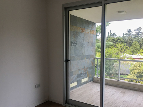 Imagen 4 de 5 de Venta De Amplio Departamento En Vista Canning.