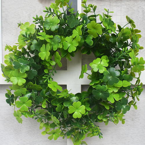 Guirnalda De Cuatro Hojas Con Decoración Verde Para El Día D