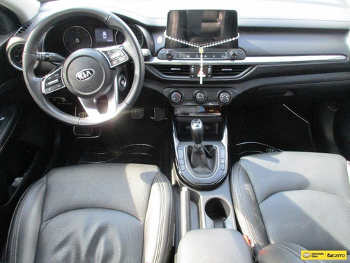 Imagen 8 de 15 de Kia Cerato Vivro Vibrant 1600cc Mt Aa