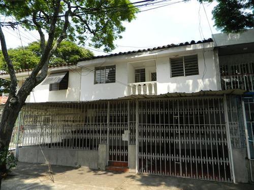 Venta Casa En El Barrio Las Delicias, Norte De Cali