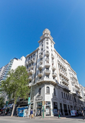 Imagen 18 de 18 de Oficina En Edificio Histórico Del Centro De Montevideo, Ya Alquilada.