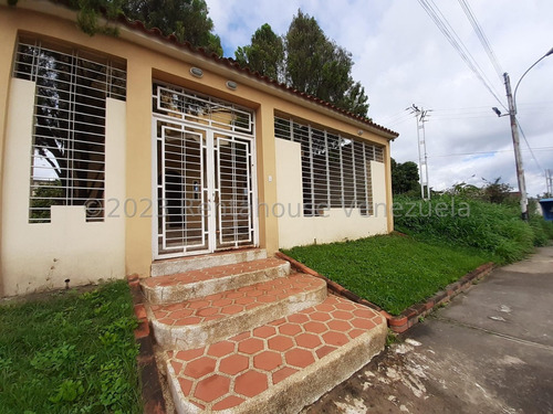 Jip 24-17367. Venta De Hermosa Casa De Dos Niveles De 322 Mts2., 3 Hab, 3 Baños, Tanque Subterráneo, Vigilancia Privada. En La Urb. Corinsa De Cagua. Edo Aragua.