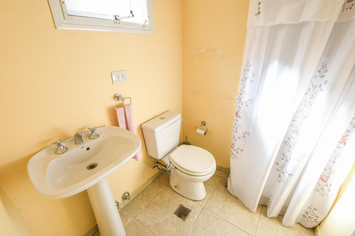 Imagen 12 de 30 de Casa De 4 Dormitorios En Venta Con Piscina En Barrio Cerrado Aldea Fisherton