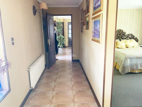 Casa En Venta De 5 Dorm. En Curicó