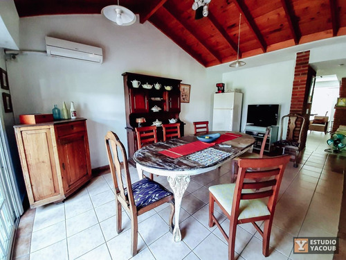 Casa 3 Dormitorios 3 Baños 2 Cocheras 1 Patio 196 Mts 2 Totales - Manuel B Gonnet