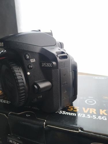 Nikon D5200 / 35mm 1.8g / 18-55mm 3.5-5.6g