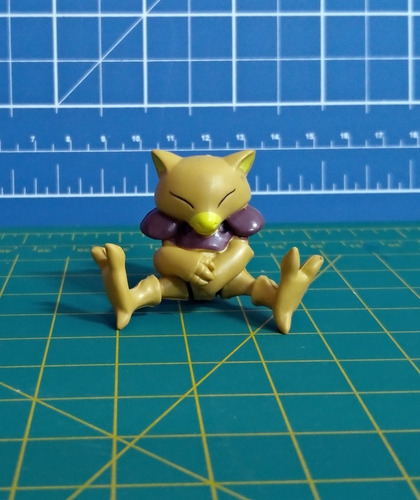 Imagem 1 de 4 de Abra Pokémon Keychain Figure 3,7 Cm