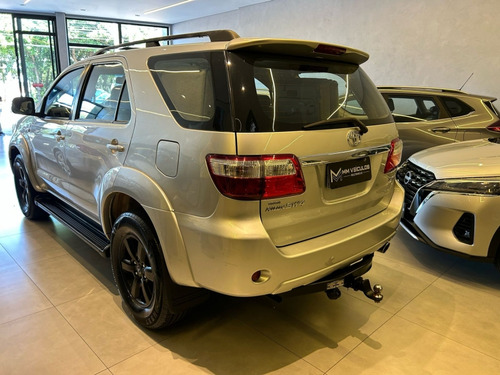 Toyota Hilux SW4 3.0 SRV 4X4 7 LUGARES 16V TURBO INTERCOOLER DIESEL 4P AUTOMÁTICO