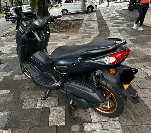 *se Vende* Nmax Connected 2025 2.200 Km Soat Hasta Abril 2