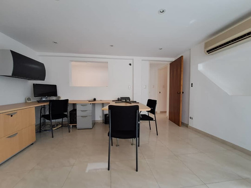 Imagen 27 de 30 de Se Vende Casa 263m2 5h+s/5b/4p Colinas De Santa Monica 8428