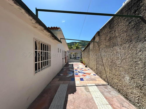 Casa Hermosa Con Amplios Espacios En Conjunto Privado Valle Fresco Con Area Parrilla Estacionamiento Todos Los Servicios Estef 25-1500