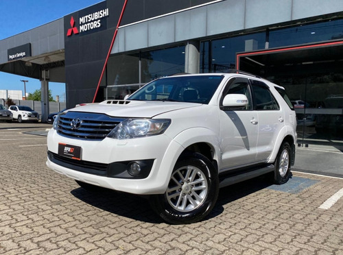 Toyota Hilux SW4 3.0 SRV 4X4 7 LUGARES 16V TURBO INTERCOOLER DIESEL 4P AUTOMÁTICO