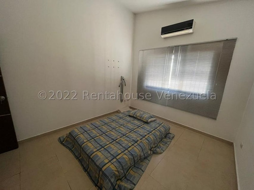 Imagen 17 de 27 de Casa En Venta En Valles De Camoruco Valencia 22-15578 Gerardo Guillén Rentahouse