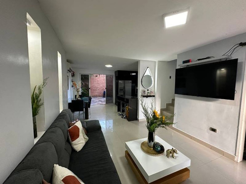 Townhouse Moderno En Villa La Fontana Socc