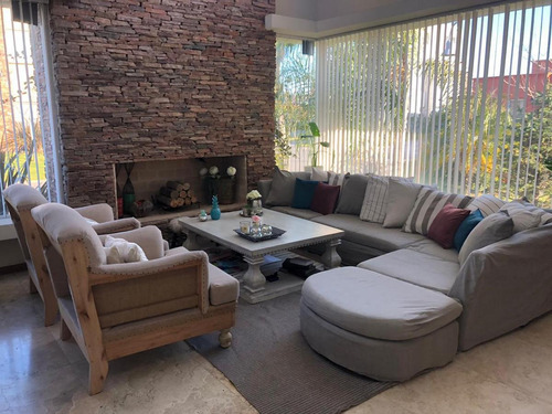 Excelente Casa Moderna En El Barrio Los Alisos