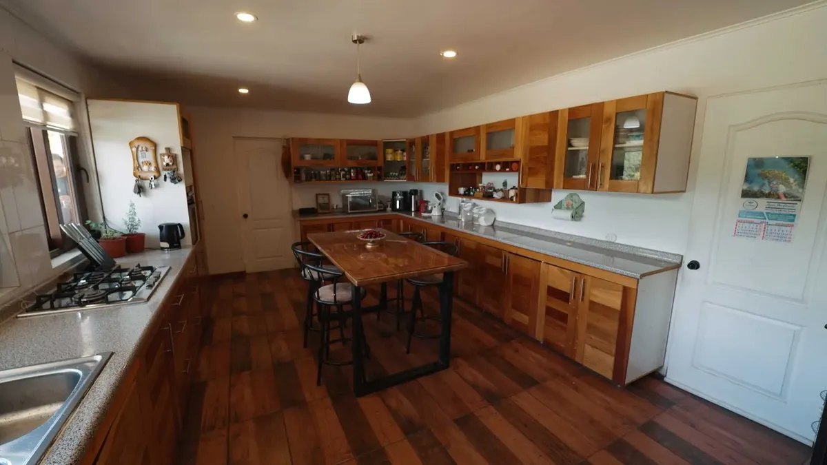 Imagen 5 de 23 de Casa Con 2 Cabañas Y Piscina En Quinamávida (115102)