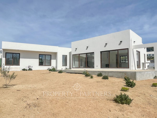 Maravillosa Casa Nueva A La Venta En Marbella