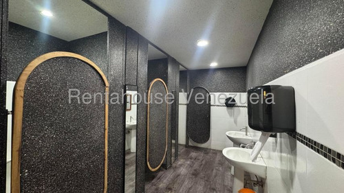Extraordinario Local En Venta En Santa Monica