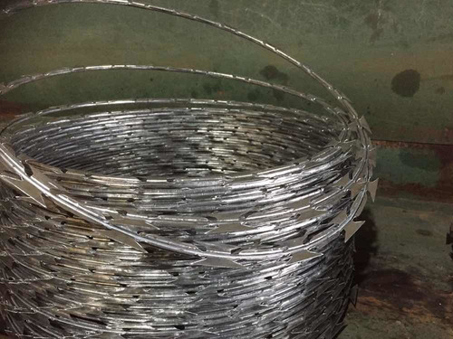 Imagen 1 de 5 de Alambre Concertina De Seguridad Perimetral Cruzada De 450mm