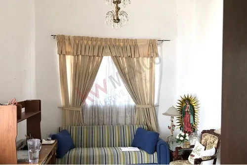 Propiedad En Venta Gran Ubicación Sobre Emblemática Calle De Centro Histórico De Querétaro