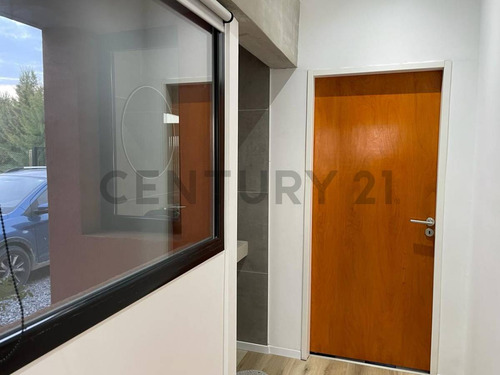 Casa De 2 Dormitorios En Alquiler Los Talas, Berisso