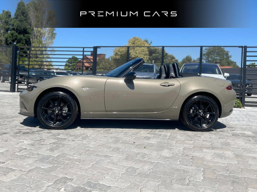 Mazda MX-5 Miata 2.0 Soft Top MT
