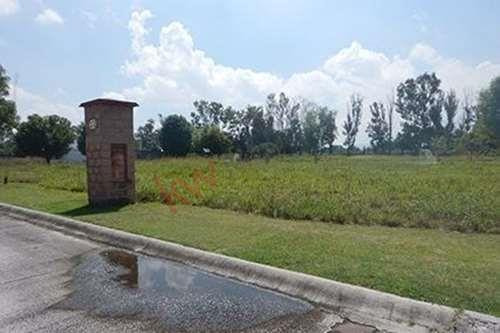 Terreno En Venta / Fraccionamiento Campestre Los Cántaros Gto. / Cercano Al Libramiento Sur-pte ...