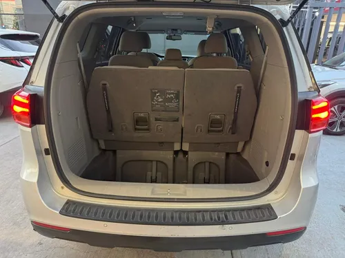 Kia Sedona 3.3 V6 EX Pack Piel 7 Pasajeros At