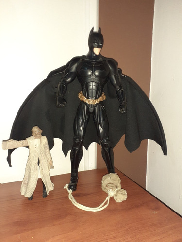 Figura De Batman De 34 Cm Con Un Villano De Batman De 15 Cm