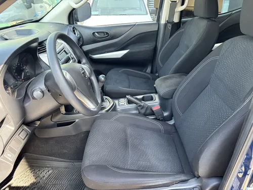 Nissan NP300 2.4 Doble Cabina Se Aa Pack Seg Mt