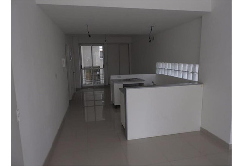 Imagen 2 de 18 de Av Belgrano 3600 - Con Pileta - Piso 2 Dos Balcones.